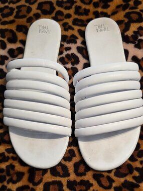 Time & Tru White Sandal Size 7